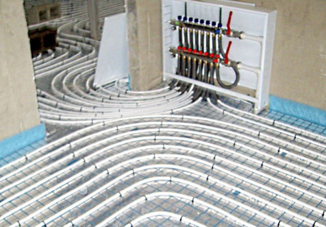 Снимка - Включване на подово отопление с вода