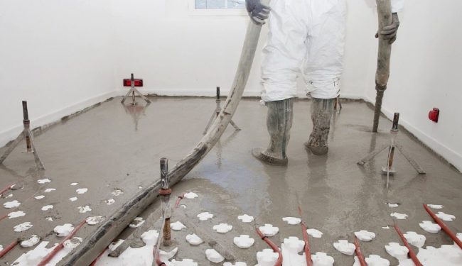 Снимка - Изливане на бетонна замазка