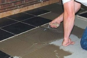 Снимка - Монтаж на подови настилки върху под на баня с водно отопление