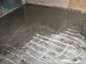 Снимка - Изливане на замазка върху воден кръг