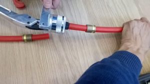 Снимка - Ремонт на подово отопление с вода