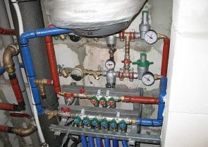 Снимка - Свързване на котела към разпределителния блок