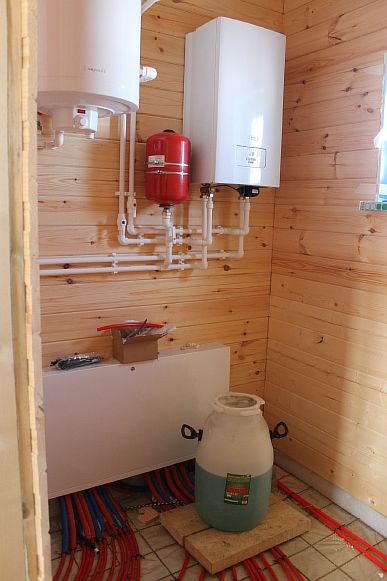 Снимка - Подово отопление с топла вода от бойлер