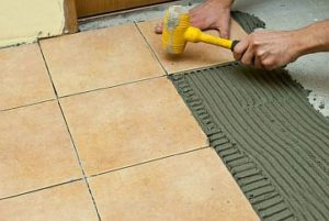 Снимка - Леко почукване с чук