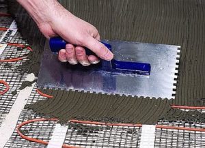 Снимка - Нанасяне на лепило