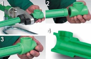 Снимка - Процесът на свързване на тръба към тройник