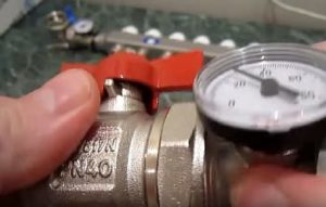 Снимка - Сглобяване на малки компоненти