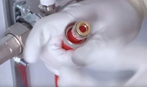 Снимка - Слагане на гайка