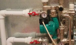 Снимка - Свързване на колектора към захранването