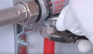 Снимка - Затягане на гайката