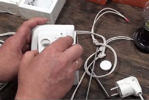 Снимка - Сваляне на капака от термостата