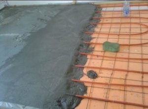 Снимка - Изливане на бетонна замазка