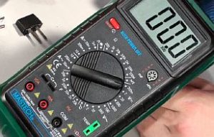 Снимка - Проверка на проводници с мултицет