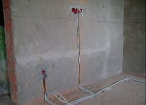 Снимка - Окабеляването се издърпва