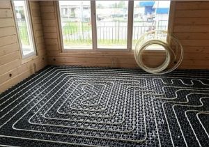 Полагане на подово отопление с помощта на система „охлюв“: неговите характеристики, предимства и недостатъци