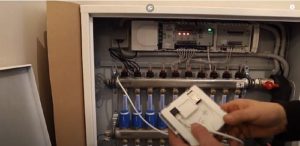 Снимка - На гърба на устройството за точка на достъп има гнездо за интернет кабела