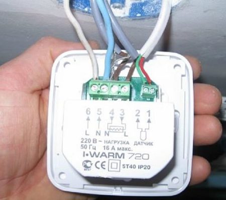 Снимка - разводка на проводниците на термостата