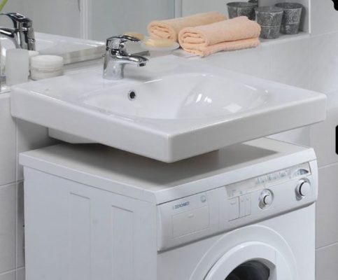 Снимка - Водна лилия с централен чучур