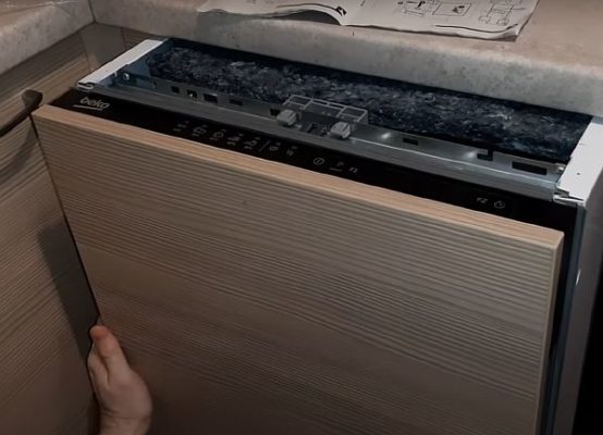 Снимка - Фасаден навес