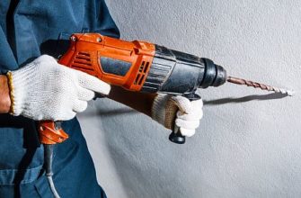 Снимка - пробиване на отвори за дюбели