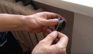 Снимка - Навиване на лен върху втулка с конец