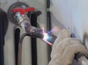 Снимка: Прогаряне на дупка в радиатор с горелка