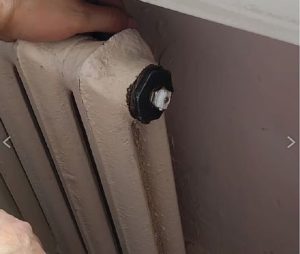 Снимка - Кран на Маевски, монтиран на чугунен радиатор