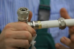 Снимка - Свързващи елементи на тръба на радиатор