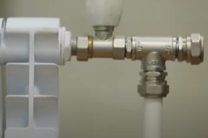 Снимка - Свързване на байпаса към радиатора