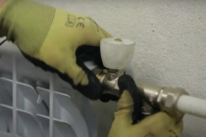 Снимка - Монтиране на байпас и други компоненти на радиатор