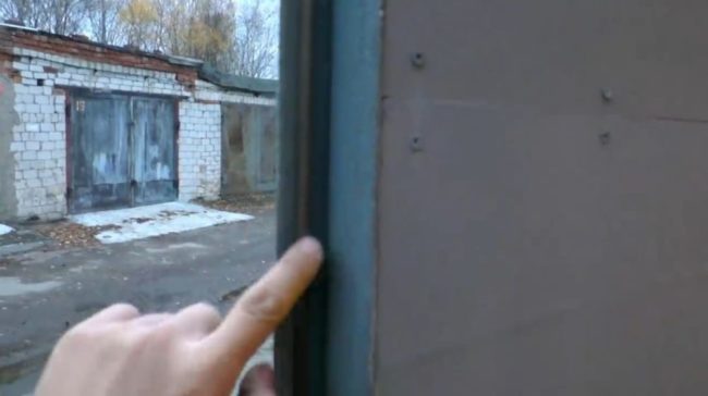 Снимка - Устройство за всмукване на въздух през пукнатини във врата