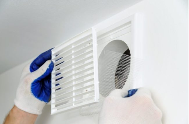 Снимка - подмяна на вентилационния филтър