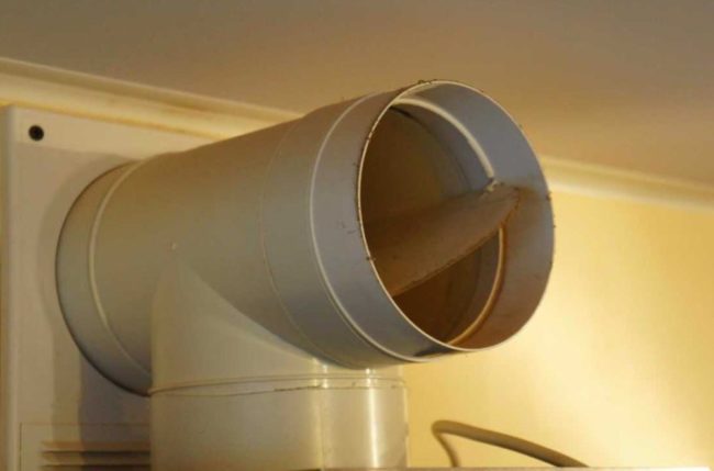 Снимка - Хоризонтален тройник с изход през стената на парната баня