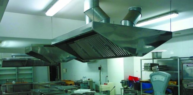 Снимка - Висящ чадър на остров