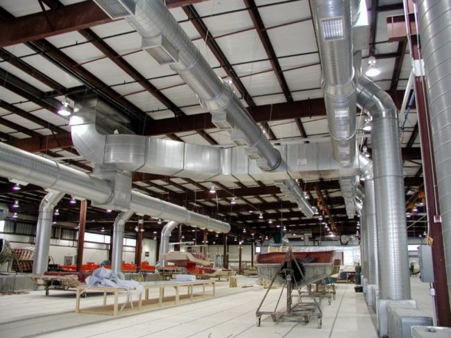 Снимка - Индустриална вентилация за захранване и изпускане във фабрика