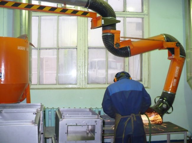 Точково отстраняване на мръсен въздух от работното място