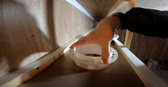 Снимка: Фиксиране на корпуса с помощен фланец