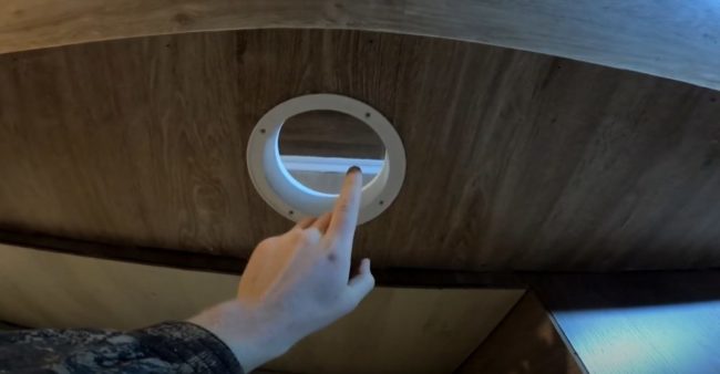 Снимка: Корпусът с основния фланец е монтиран в монтажната гнездо