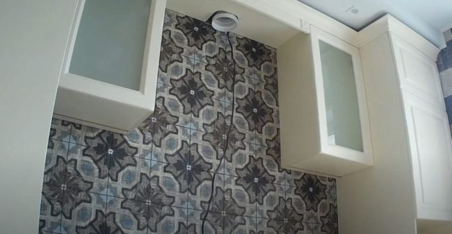 Снимка на адаптера за въздуховод във вентилационния отвор