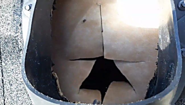 Снимка: Разширяване на отвор, изрязан в пароизолация