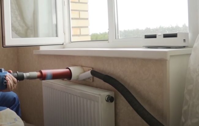 Снимка - Пробиване на стена с диамантено-ядрен бормашина