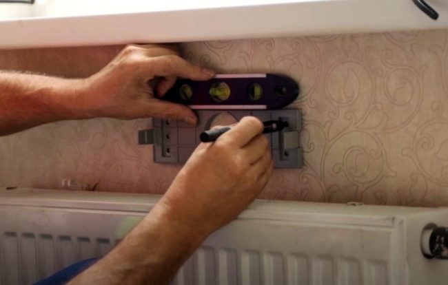 Снимка - Подравняване на тялото на клапана с нивелира