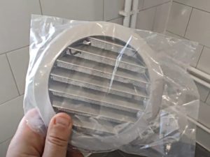 Снимка: Декоративна улична решетка