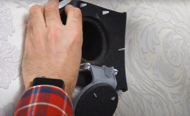 Снимка на закрепването на клапана от страната на стаята