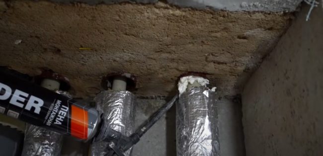 Снимка: Уплътняване на празнини в щрангове с пяна