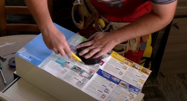 Снимка: Изработване на шаблон за маркиране на въздуховода и винтовете