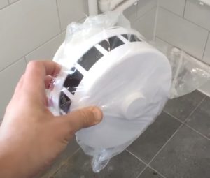 Снимка на главата на входящия клапан с филтър