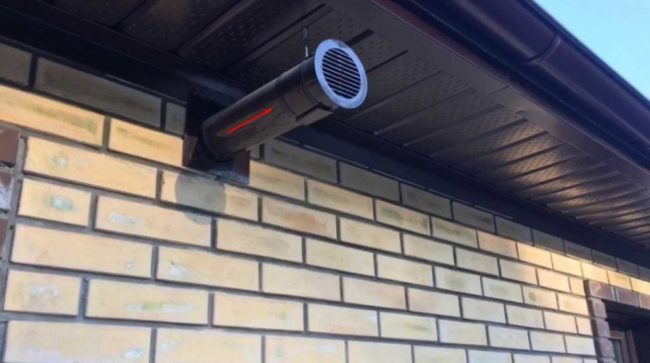Снимка: Изпускане на въздух през стена чрез въздуховод