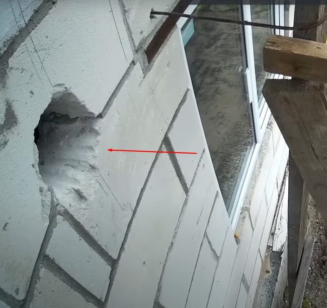 Снимка на отвор в стената за въздуховод