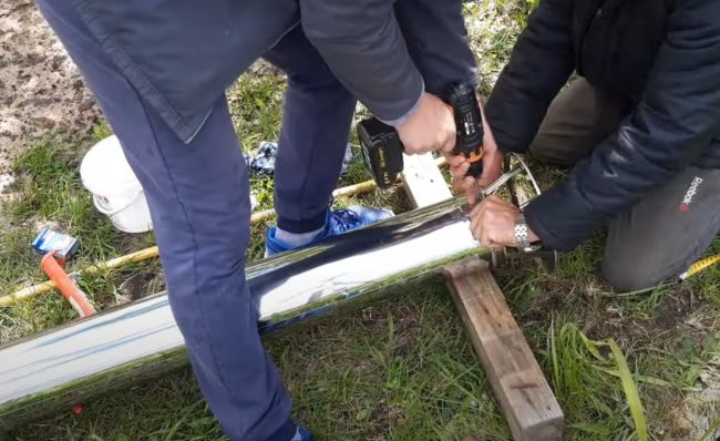 Снимка: Сглобяване на коминни тръби и вентилационен канал